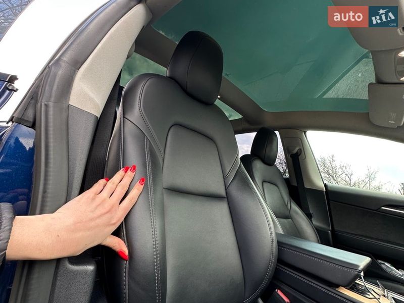 Седан Tesla Model 3 2022 в Новоархангельську