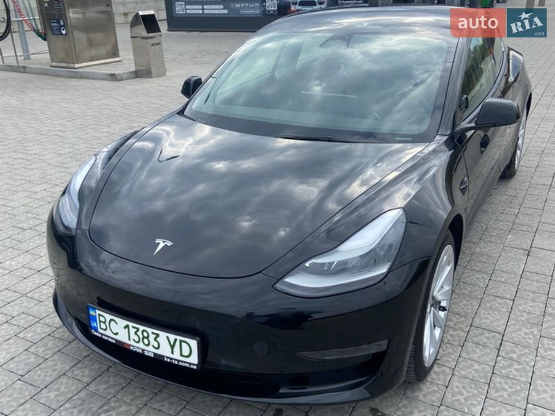Седан Tesla Model 3 2022 в Львове
