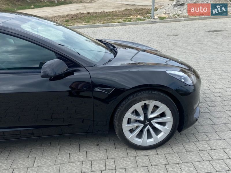 Седан Tesla Model 3 2022 в Львове