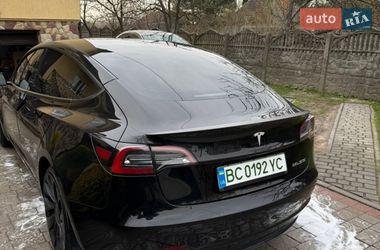 Седан Tesla Model 3 2023 в Львове