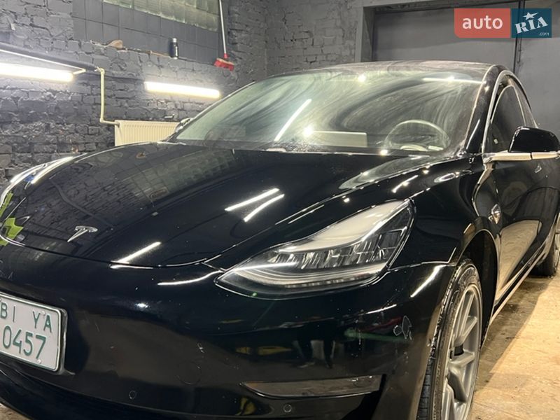 Седан Tesla Model 3 2019 в Овручі