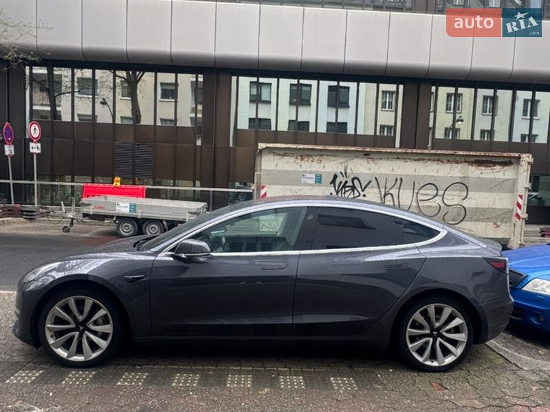 Седан Tesla Model 3 2018 в Києві