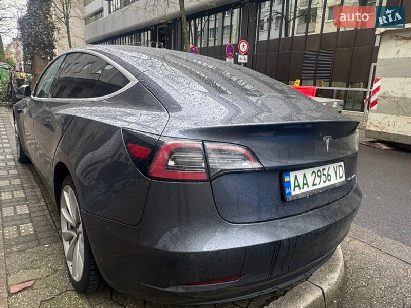 Седан Tesla Model 3 2018 в Києві