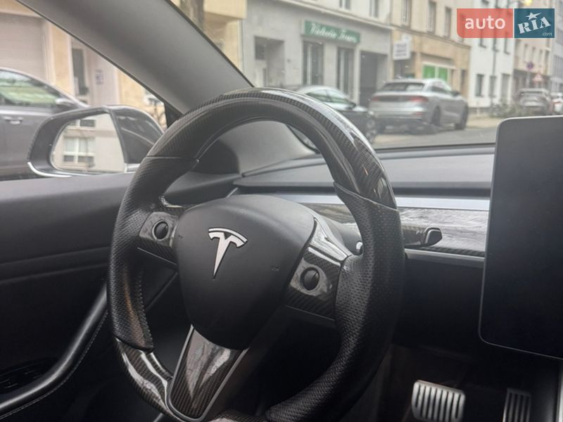 Седан Tesla Model 3 2018 в Києві