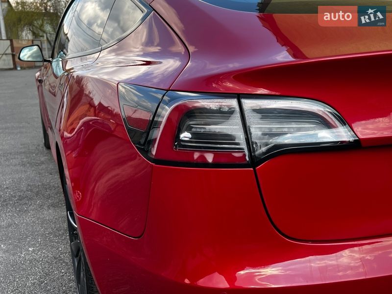 Седан Tesla Model 3 2018 в Києві