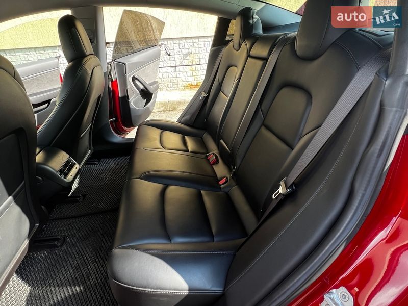 Седан Tesla Model 3 2018 в Києві