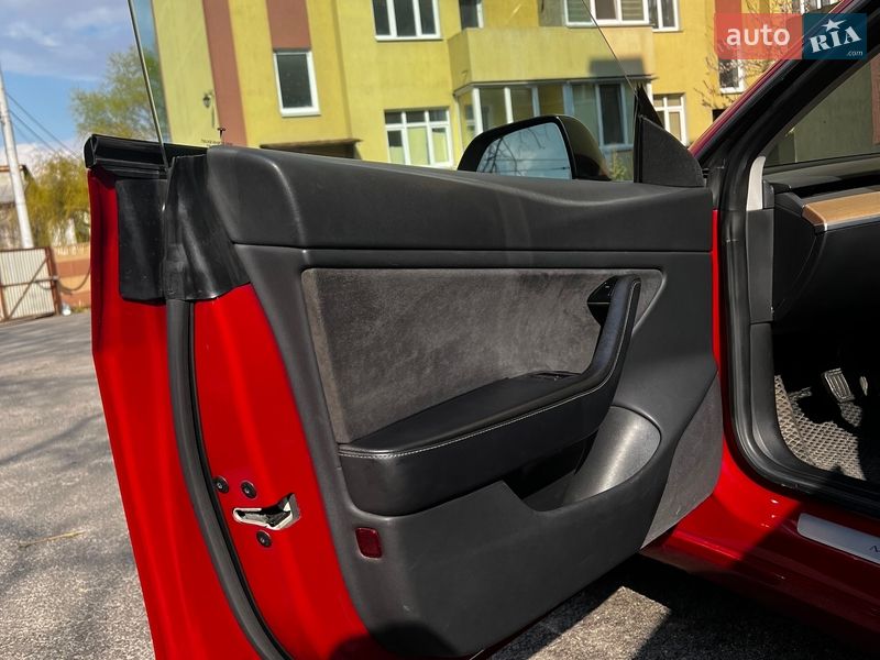 Седан Tesla Model 3 2018 в Києві