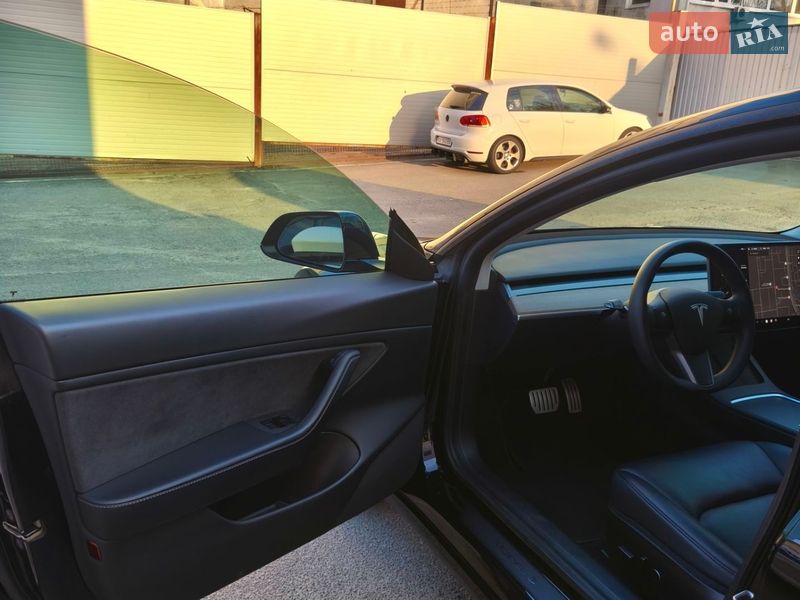 Седан Tesla Model 3 2021 в Киеве