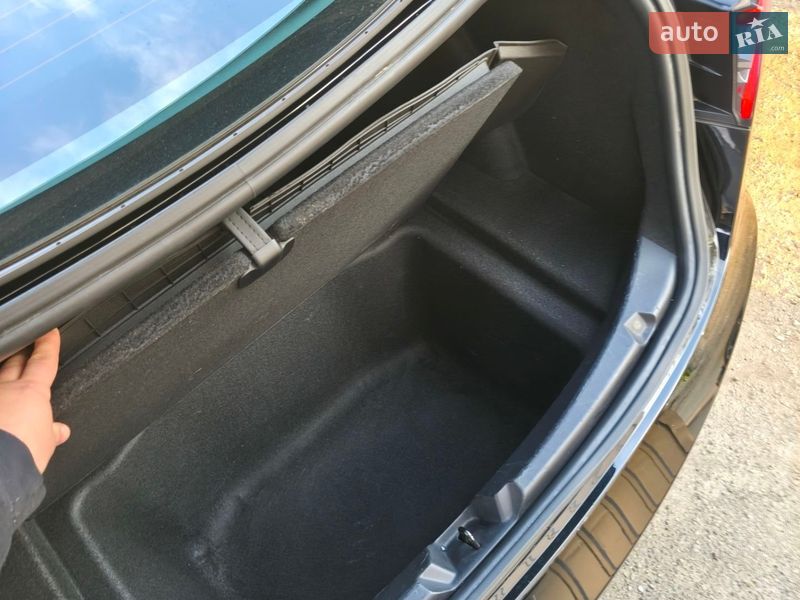 Седан Tesla Model 3 2021 в Киеве