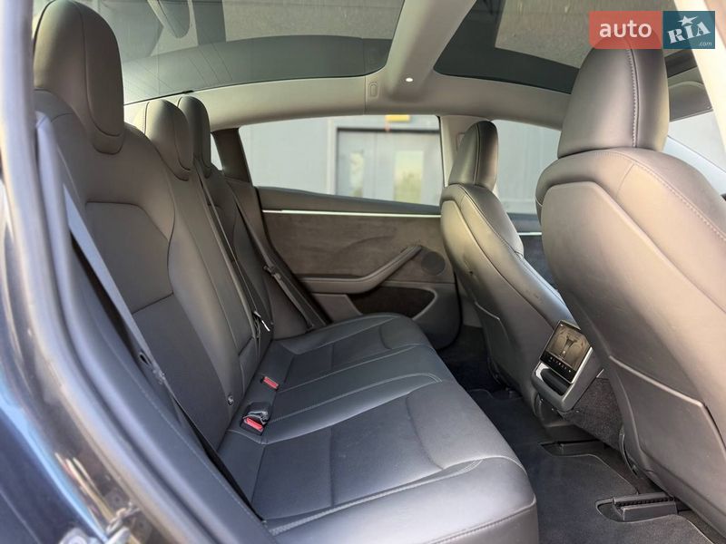 Седан Tesla Model 3 2024 в Киеве