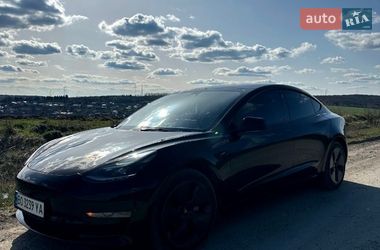 Седан Tesla Model 3 2022 в Монастириській