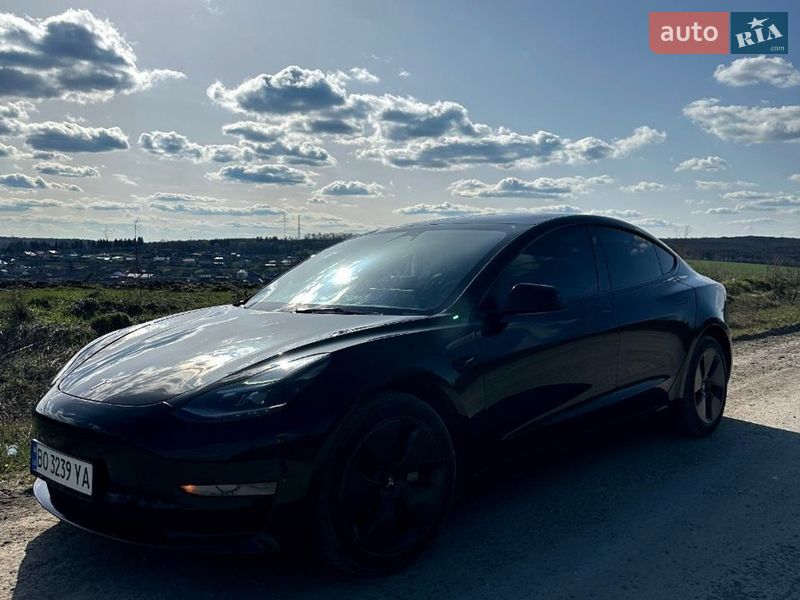 Седан Tesla Model 3 2022 в Монастириській