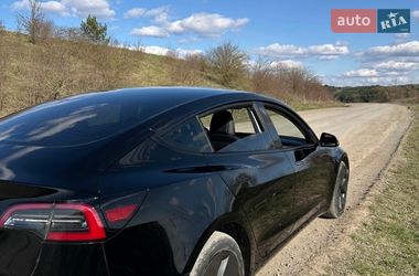Седан Tesla Model 3 2022 в Монастириській