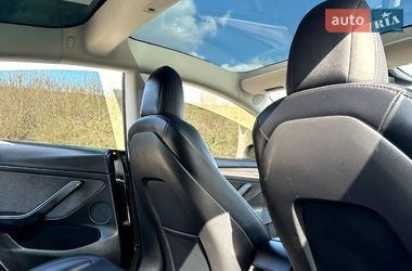 Седан Tesla Model 3 2022 в Монастириській