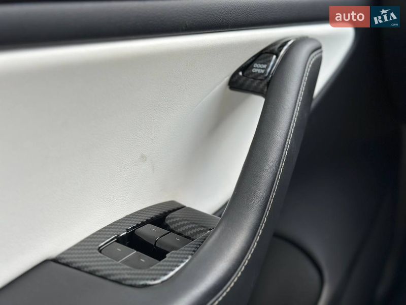 Седан Tesla Model 3 2018 в Луцке