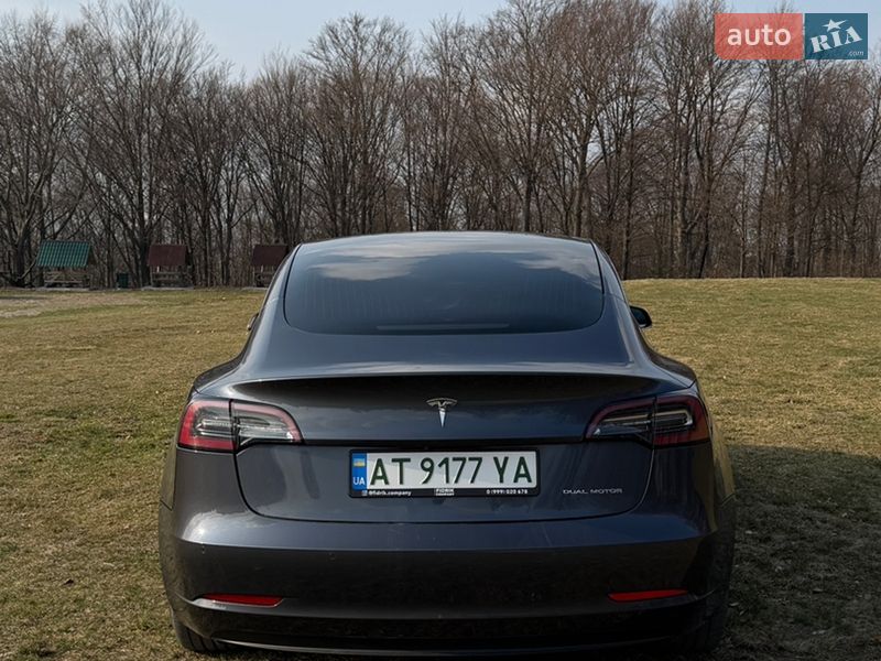 Седан Tesla Model 3 2019 в Долине