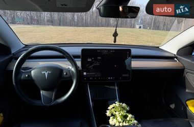 Седан Tesla Model 3 2019 в Долині