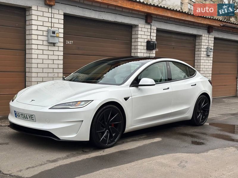 Седан Tesla Model 3 2025 в Києві