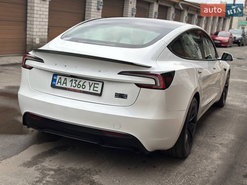 Седан Tesla Model 3 2025 в Києві