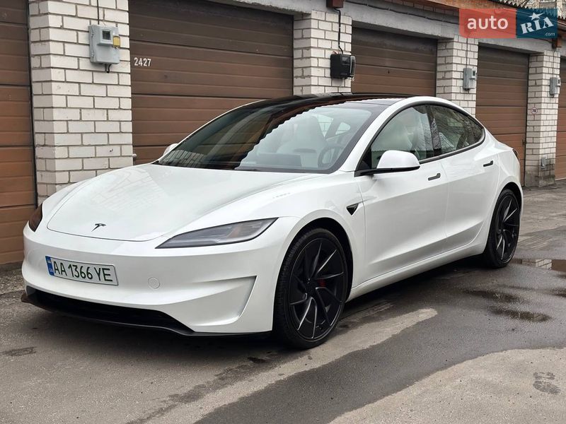 Седан Tesla Model 3 2025 в Києві