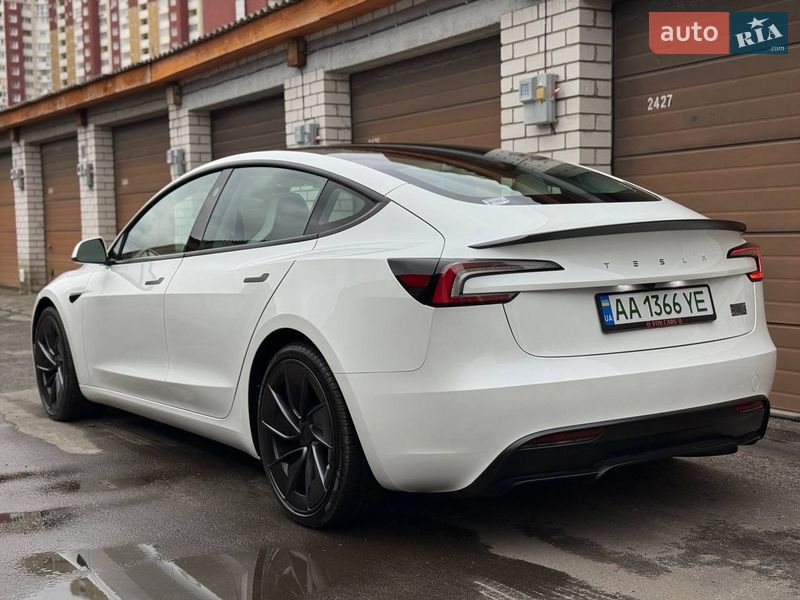 Седан Tesla Model 3 2025 в Києві