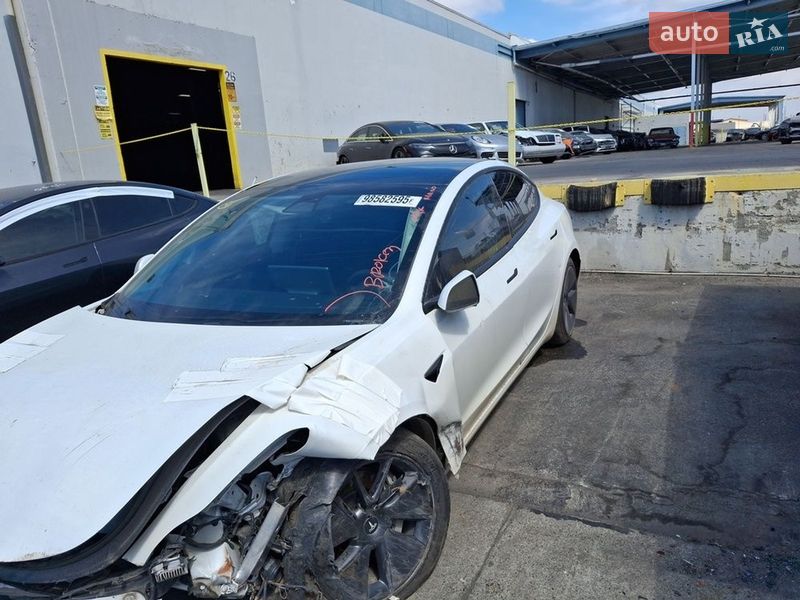 Седан Tesla Model 3 2021 в Киеве