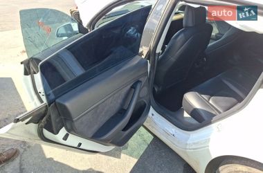Седан Tesla Model 3 2021 в Киеве