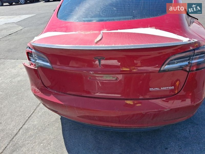 Седан Tesla Model 3 2021 в Киеве