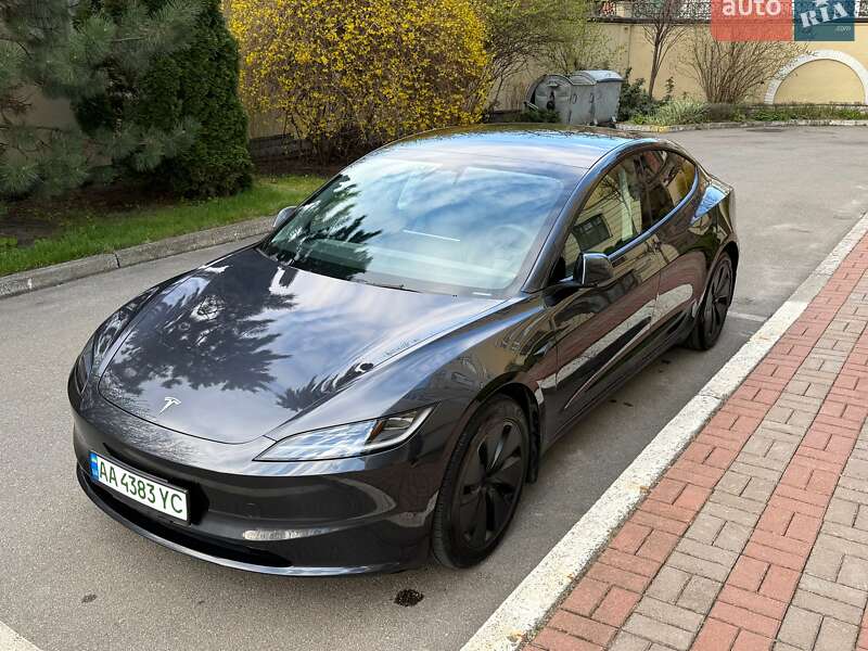 Tesla Model 3 2024