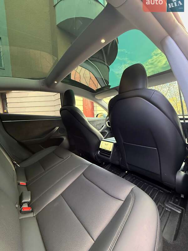 Седан Tesla Model 3 2024 в Киеве