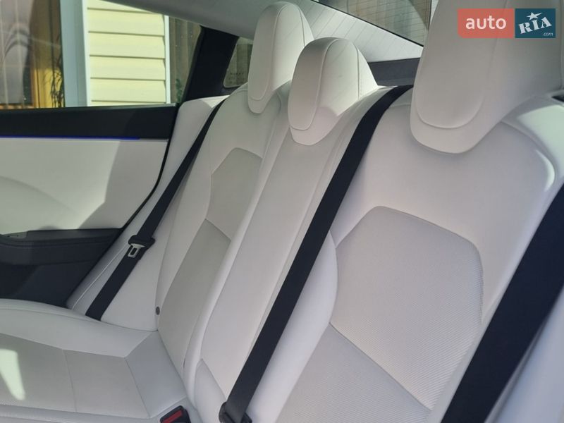 Седан Tesla Model 3 2024 в Черновцах фото 16 Седан Tesla Model 3 2024 в Черновцах