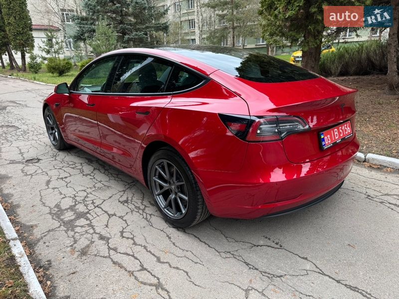 Седан Tesla Model 3 2021 в Ровно