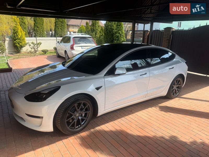 Седан Tesla Model 3 2021 в Виннице