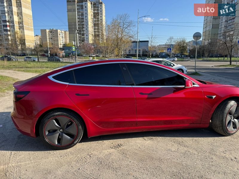Седан Tesla Model 3 2018 в Києві