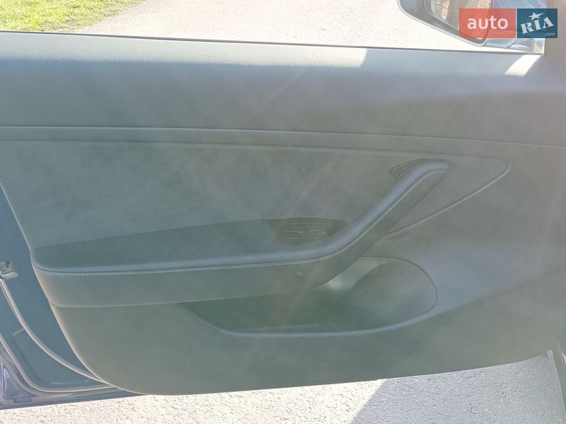 Седан Tesla Model 3 2019 в Киеве