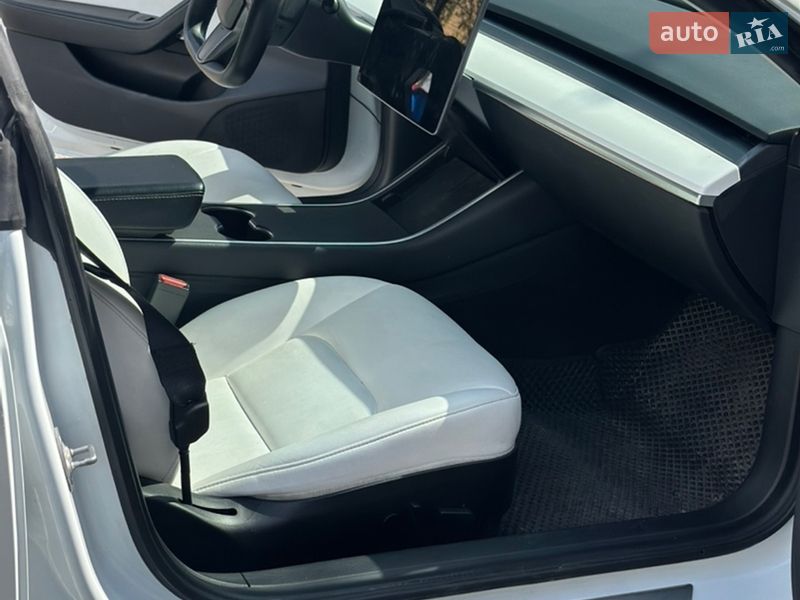 Седан Tesla Model 3 2019 в Луцьку фото 14 Седан Tesla Model 3 2019 в Луцьку