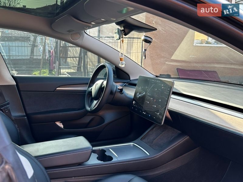 Седан Tesla Model 3 2021 в Хмельницком