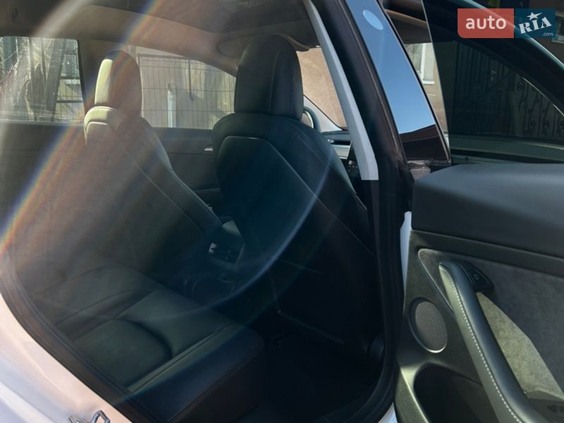 Седан Tesla Model 3 2021 в Хмельницком