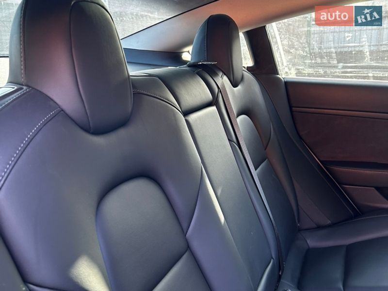 Седан Tesla Model 3 2021 в Хмельницком