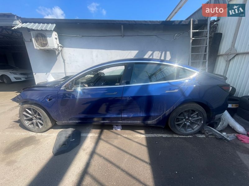 Седан Tesla Model 3 2019 в Одессе