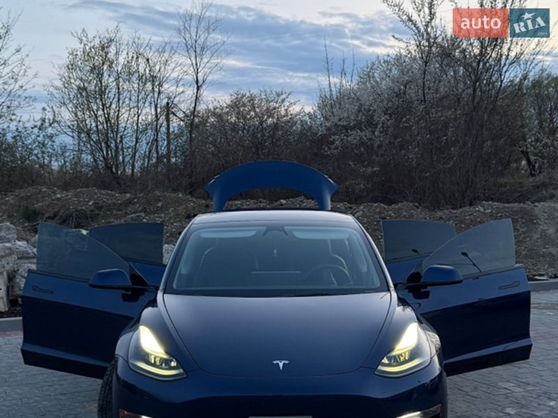 Седан Tesla Model 3 2022 в Ивано-Франковске