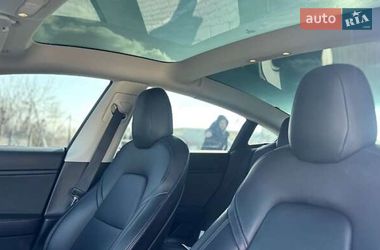 Седан Tesla Model 3 2019 в Львові