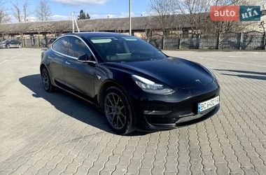 Седан Tesla Model 3 2019 в Львові
