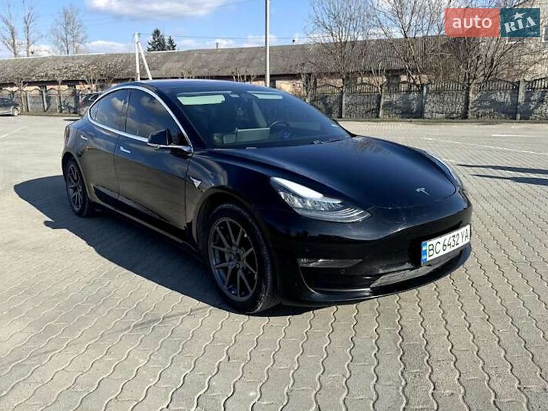 Седан Tesla Model 3 2019 в Львові