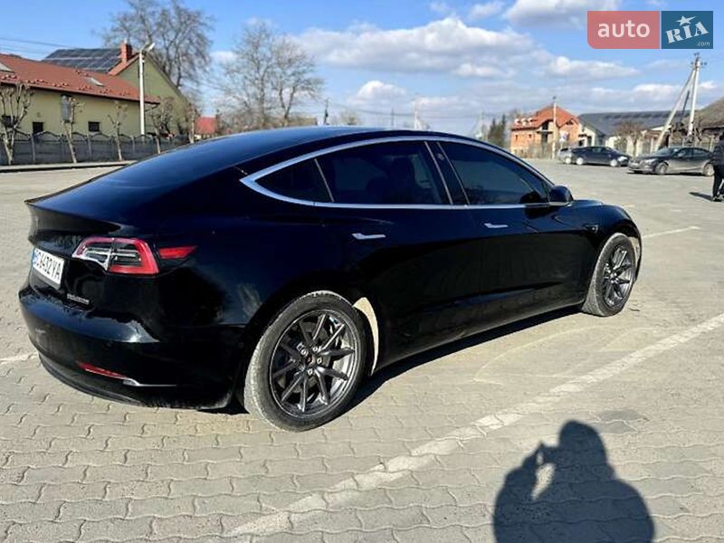 Седан Tesla Model 3 2019 в Львові