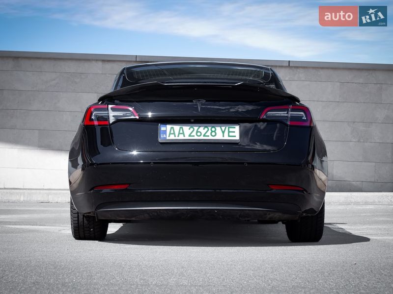 Седан Tesla Model 3 2018 в Киеве