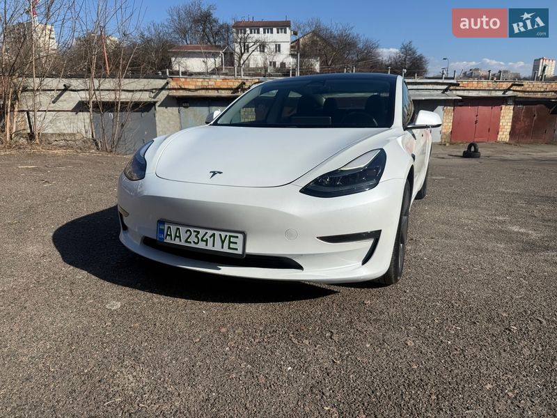 Седан Tesla Model 3 2023 в Києві