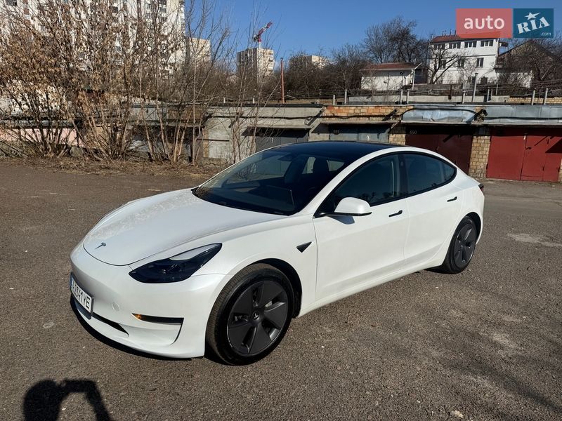 Седан Tesla Model 3 2023 в Києві
