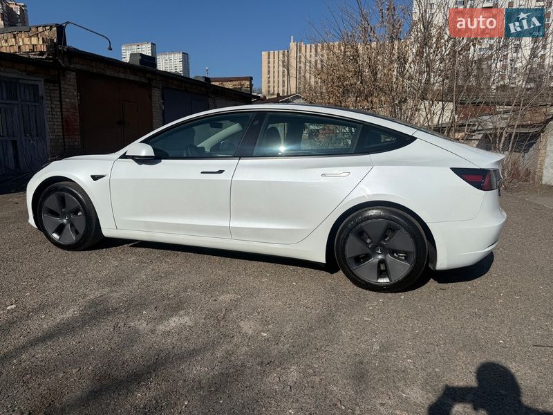 Седан Tesla Model 3 2023 в Києві