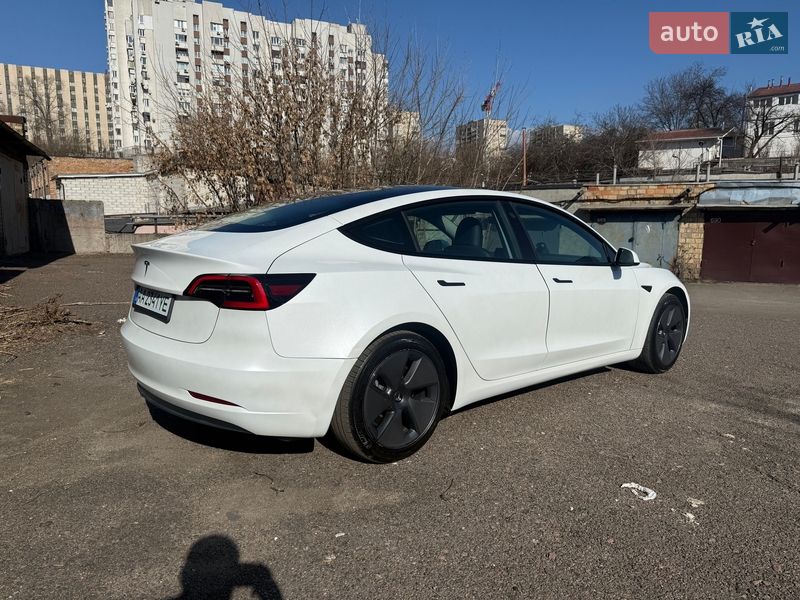 Седан Tesla Model 3 2023 в Києві